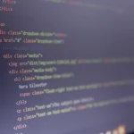 Code HTML d'un site affiché sur un écran